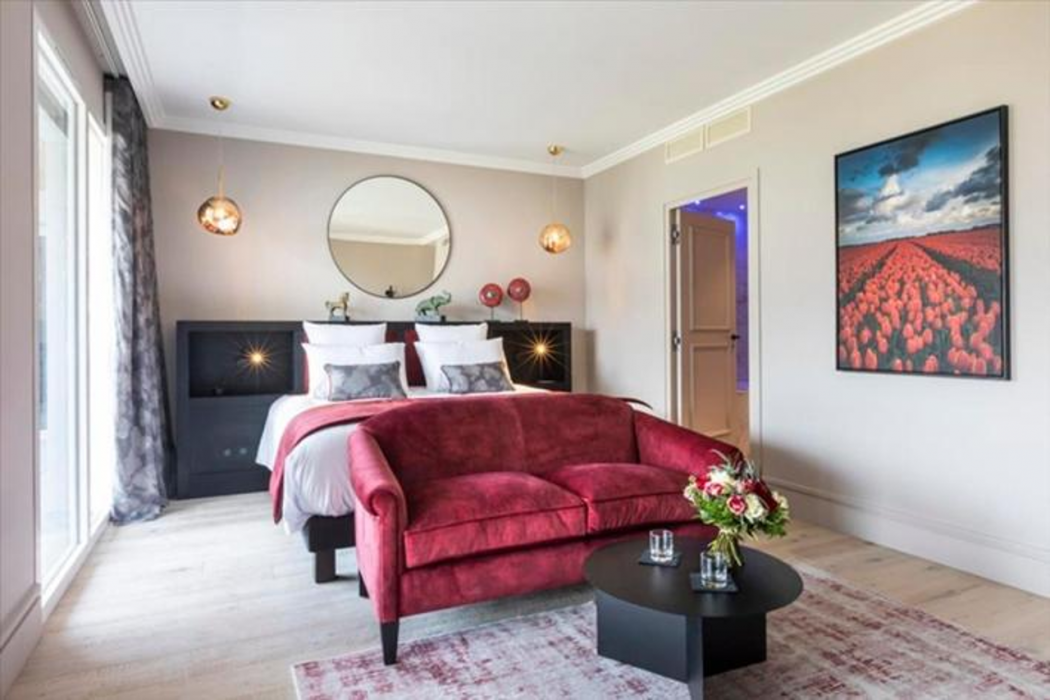 L Incomparable Hotel 13/64