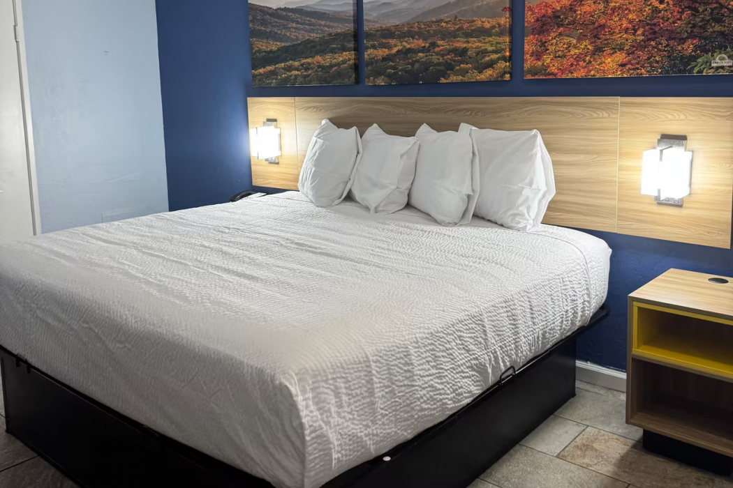 Days Inn by Wyndham Charlotte University secondary