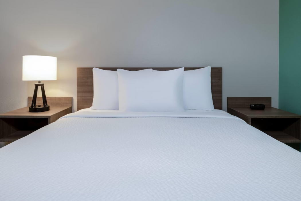 ECHO Suites Extended Stay By Wyndham Naples 26/86