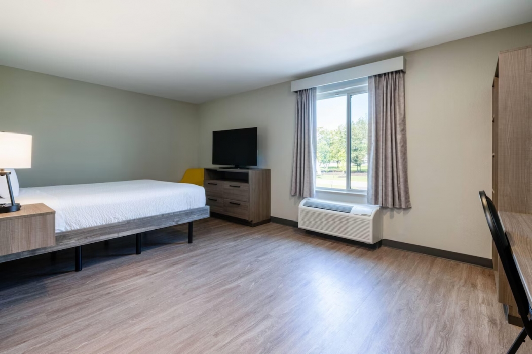 ECHO Suites Extended Stay By Wyndham Naples 22/86