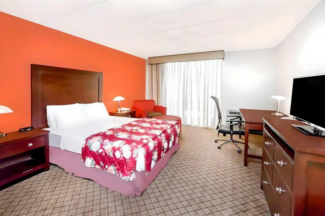 MainStay Suites Lansing West 7/37