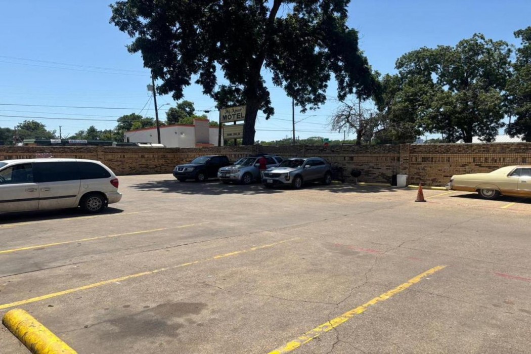 Mi Amor Inn & Suites by Hotel O Dallas Tx Hwy 352 19/25