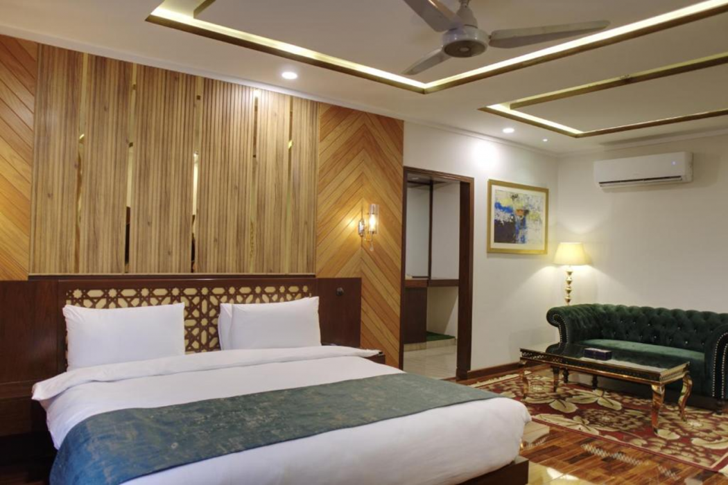 Hotel Tourmaline 7/38