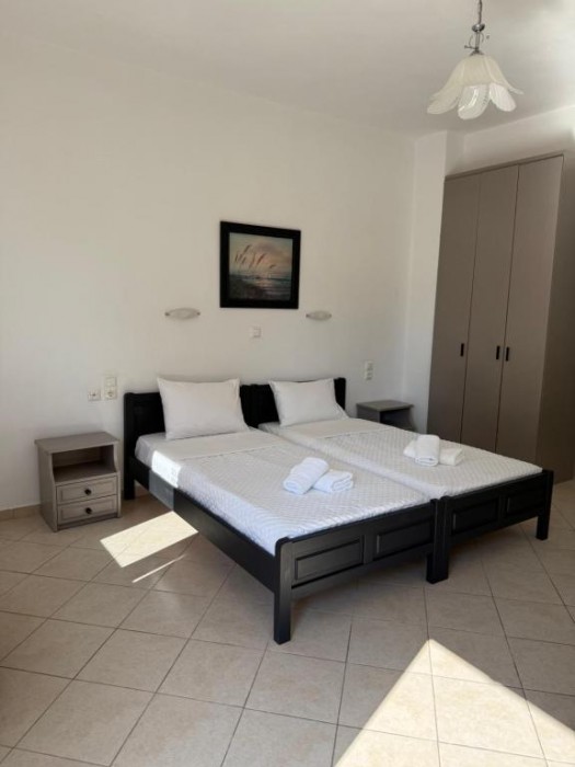 SIFAKIS HOUSE 13/65