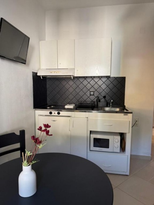 SIFAKIS HOUSE 25/65