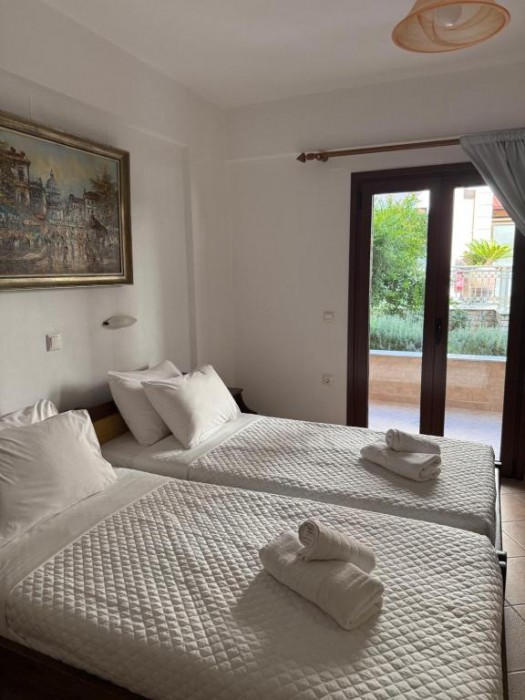 SIFAKIS HOUSE 21/65