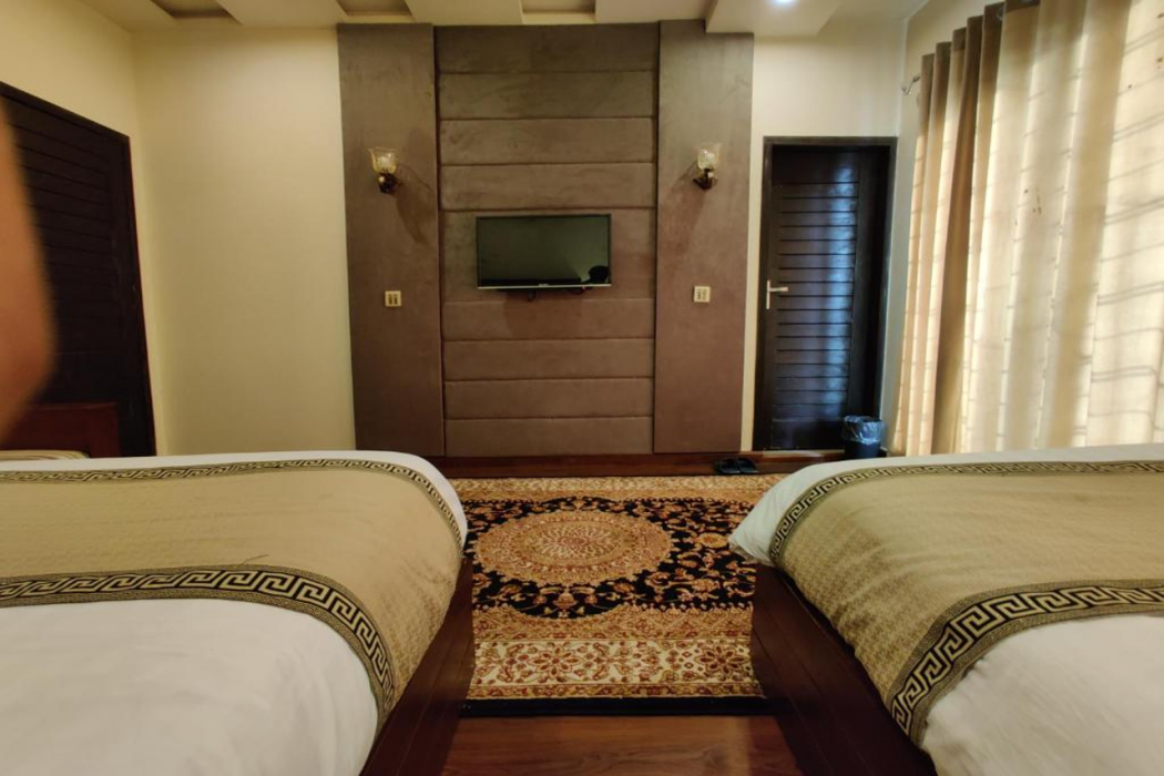 Shelton’s Rezidor Lahore 6/51