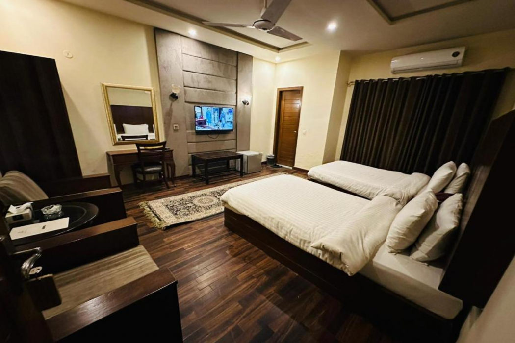 Shelton’s Rezidor Lahore 14/51