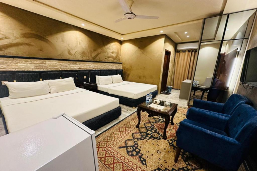 Shelton’s Rezidor Lahore 26/51