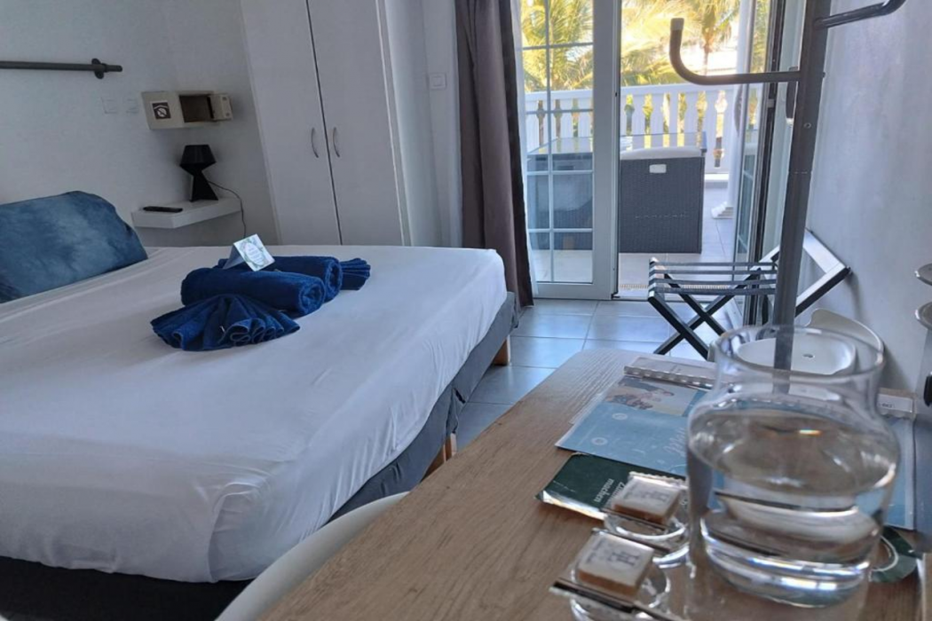 Lindsey Hotel 17/64