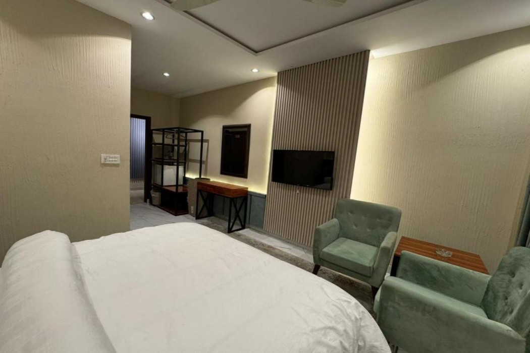 Room at Shelton Boulevard Hotel, LAHORE