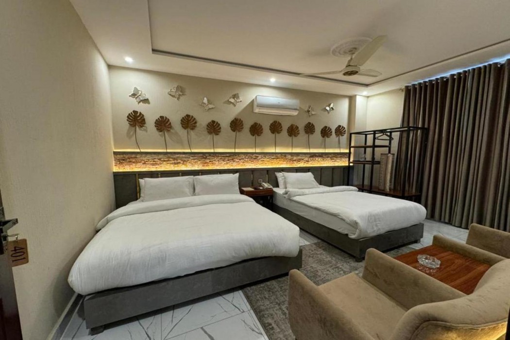 Room at Shelton Boulevard Hotel, LAHORE