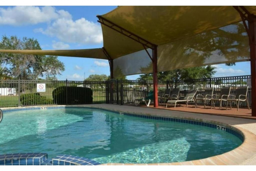Hotel O Executive Inn & Suites Cuero Hwy 87 15/31