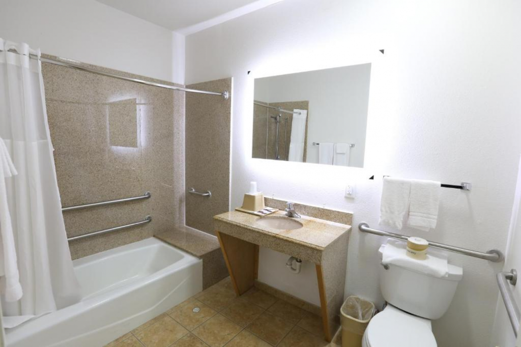 Hotel O Executive Inn & Suites Cuero Hwy 87 8/31
