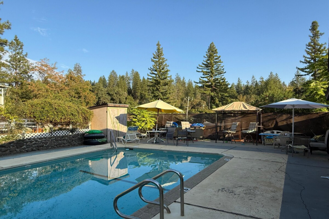 Columbia Inn Motel CA 49 image