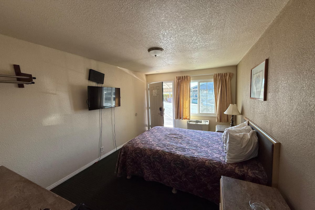 Discovery Inn Vallejo I 80 Near Napa CA 8/32