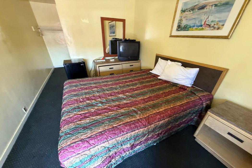 Discovery Inn Vallejo I 80 Near Napa CA 12/32