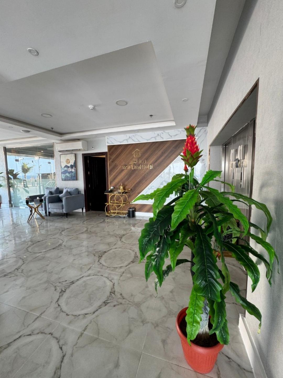 Rose Land Hotel 8/60