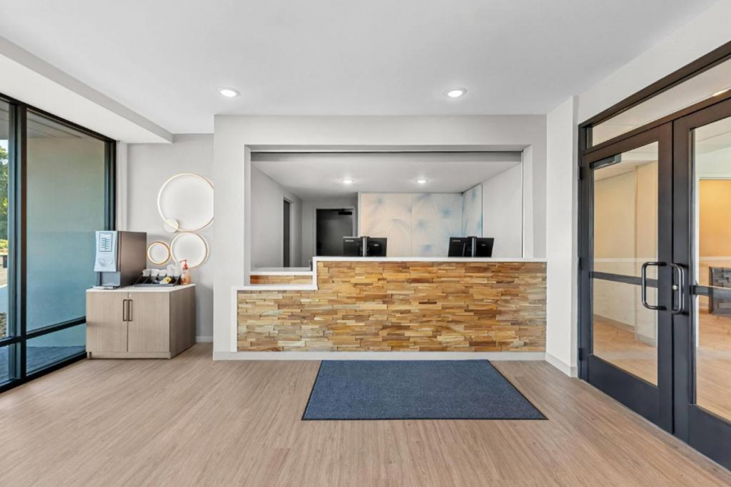 ECHO Suites Extended Stay by Wyndham Conyers 7/37