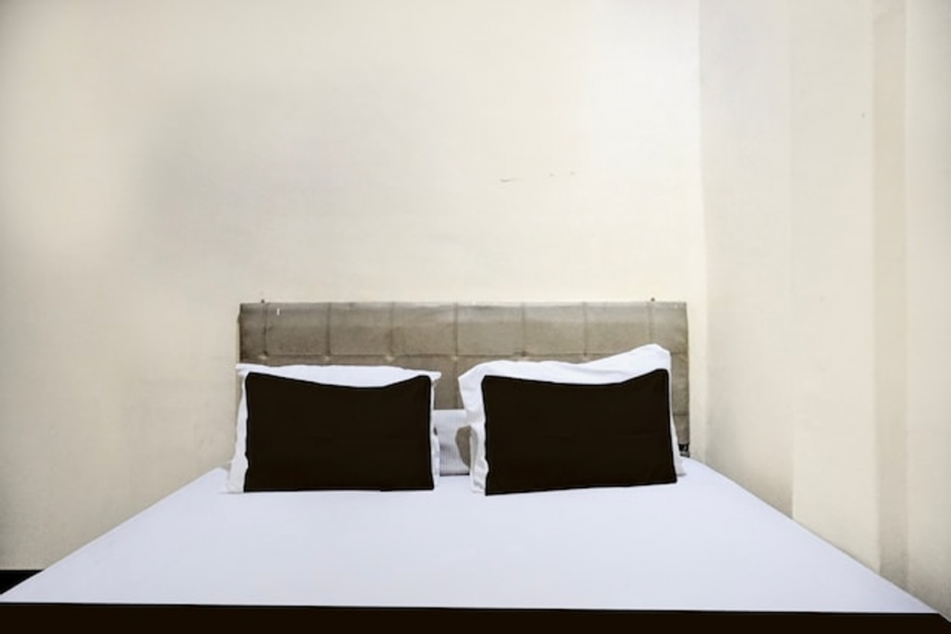 Hotel O Medan near Sun Plaza formerly Medan Baru House 7/8