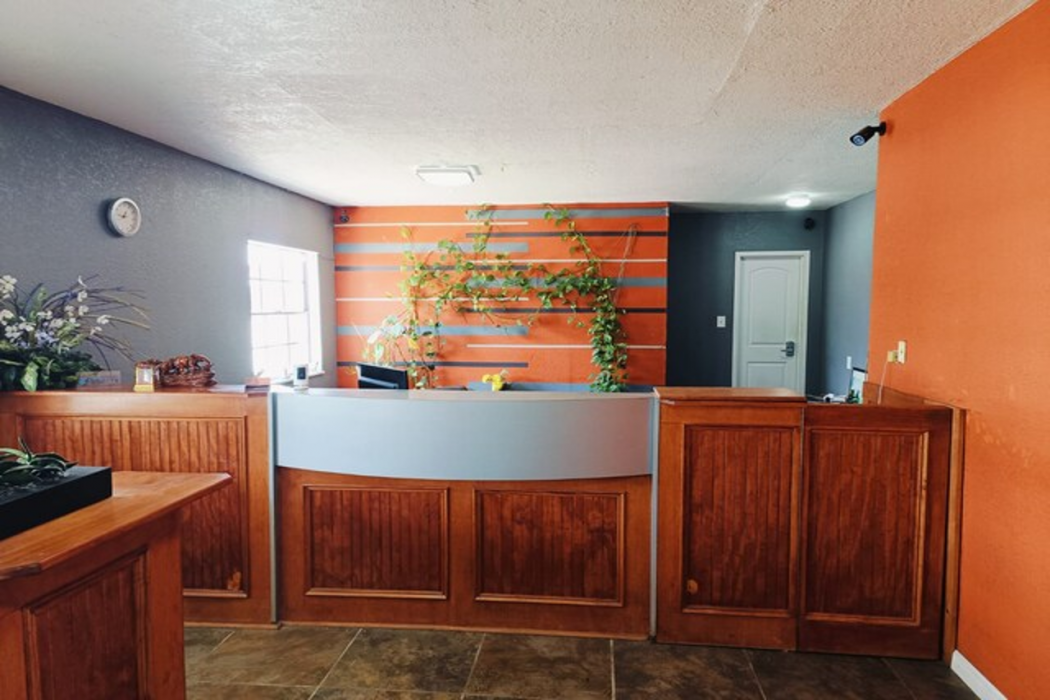 Woodfield Inn & Suites Hotel O, Yoakum TX 111 11/54