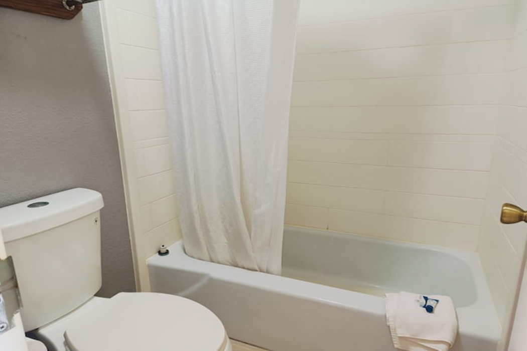 Woodfield Inn & Suites Hotel O, Yoakum TX 111 18/54