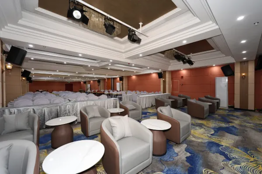 ECHIC HL (Guangzhou Panyu Changlong South Village Wanbo Subway Station Branch) 13/14
