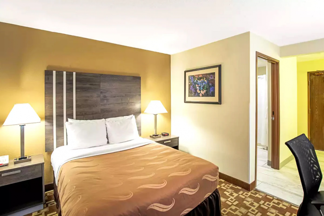 Norwood Inn & Suites Milwaukee 6/43
