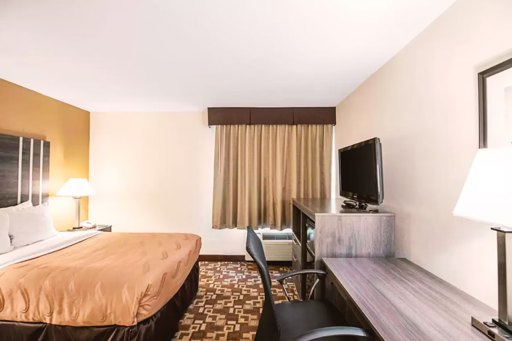 Norwood Inn & Suites Milwaukee 7/43