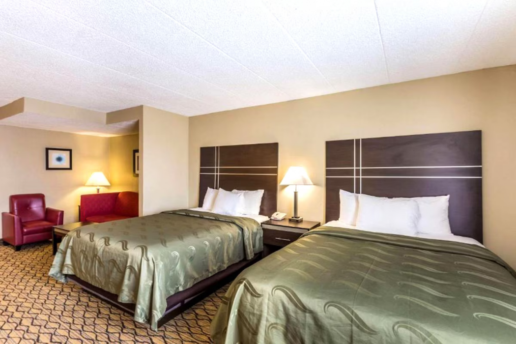 Norwood Inn & Suites Milwaukee 11/43