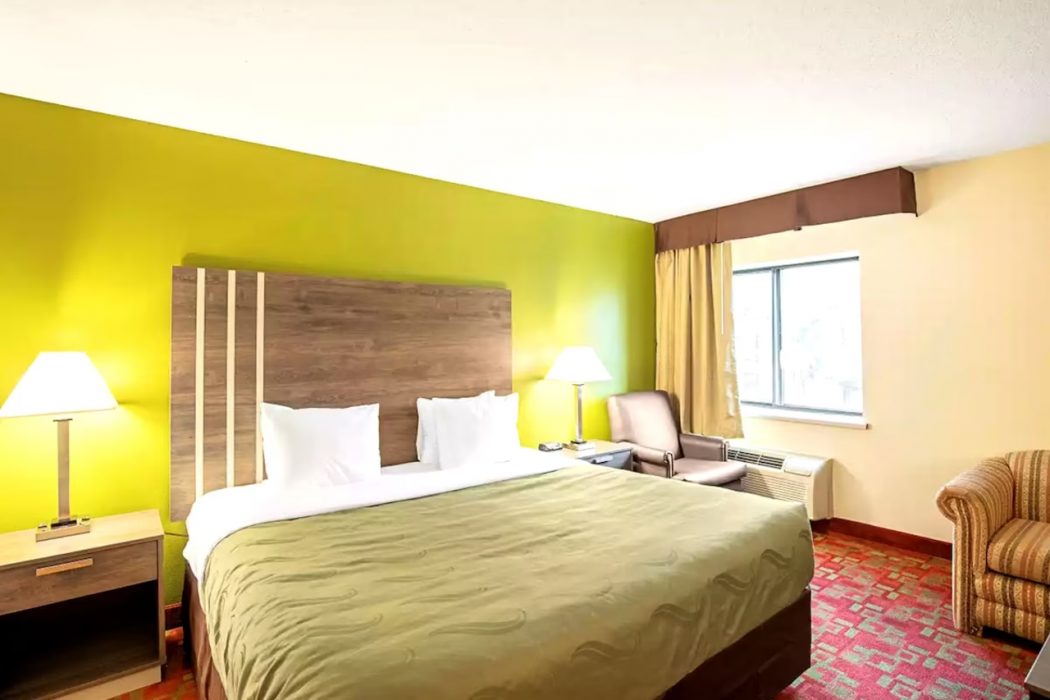 Norwood Inn & Suites Milwaukee 9/43