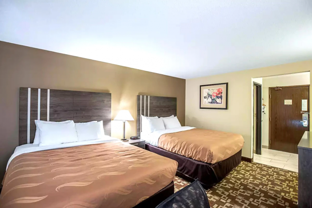 Norwood Inn & Suites Milwaukee 8/43