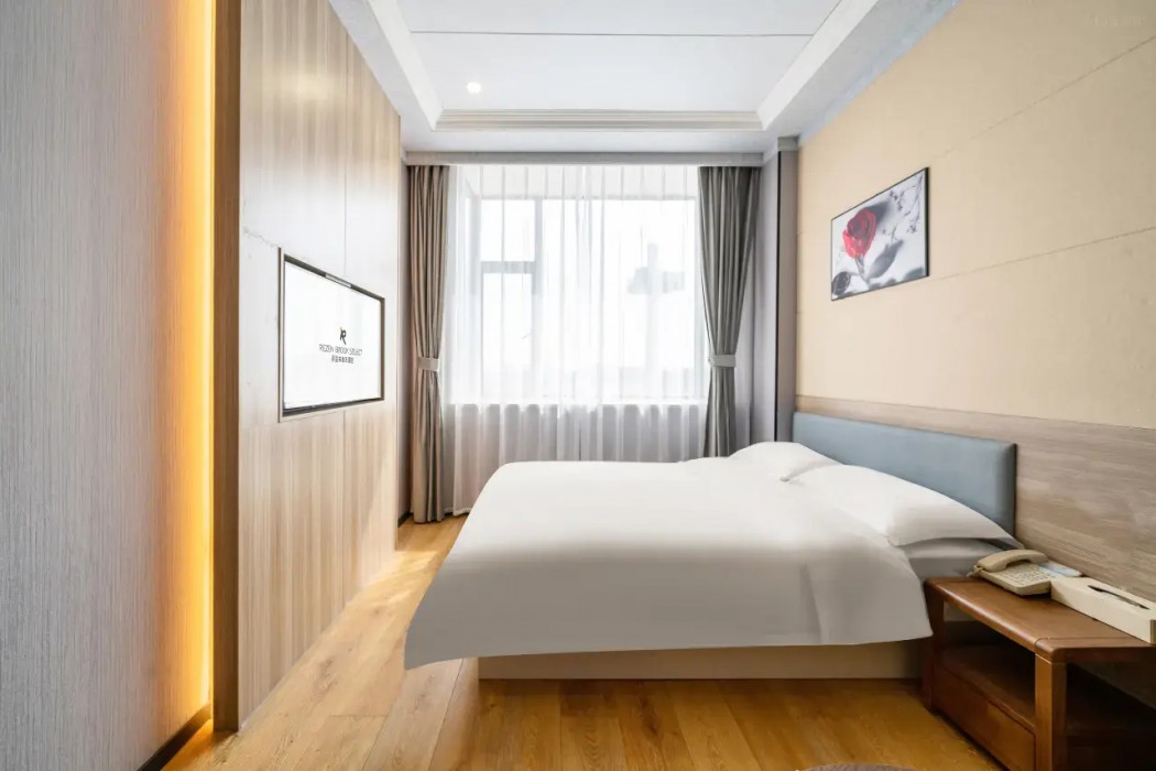 Rezen Select Hotel (Shanghai Caolu Minlei Road Subway Station) 9/15