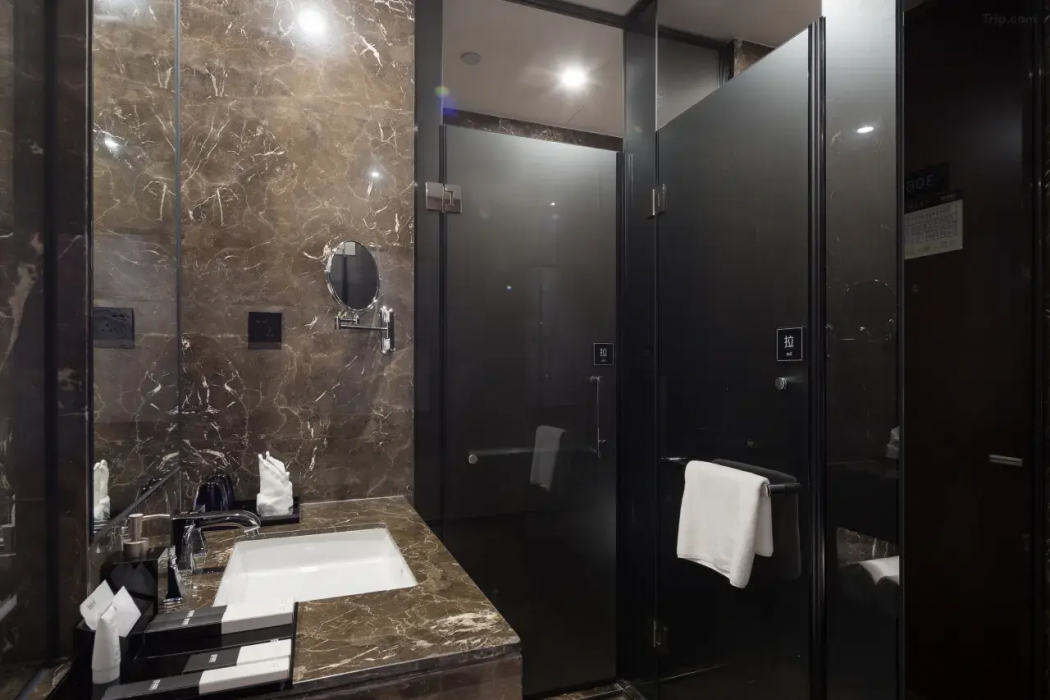 CNHOL Elegant Hotel (Shenzhen Dalang Commercial Center) 13/16