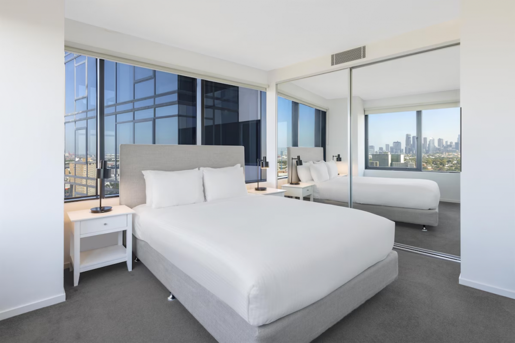 Room at Oaks Melbourne Flemington Suites, MELBOURNE