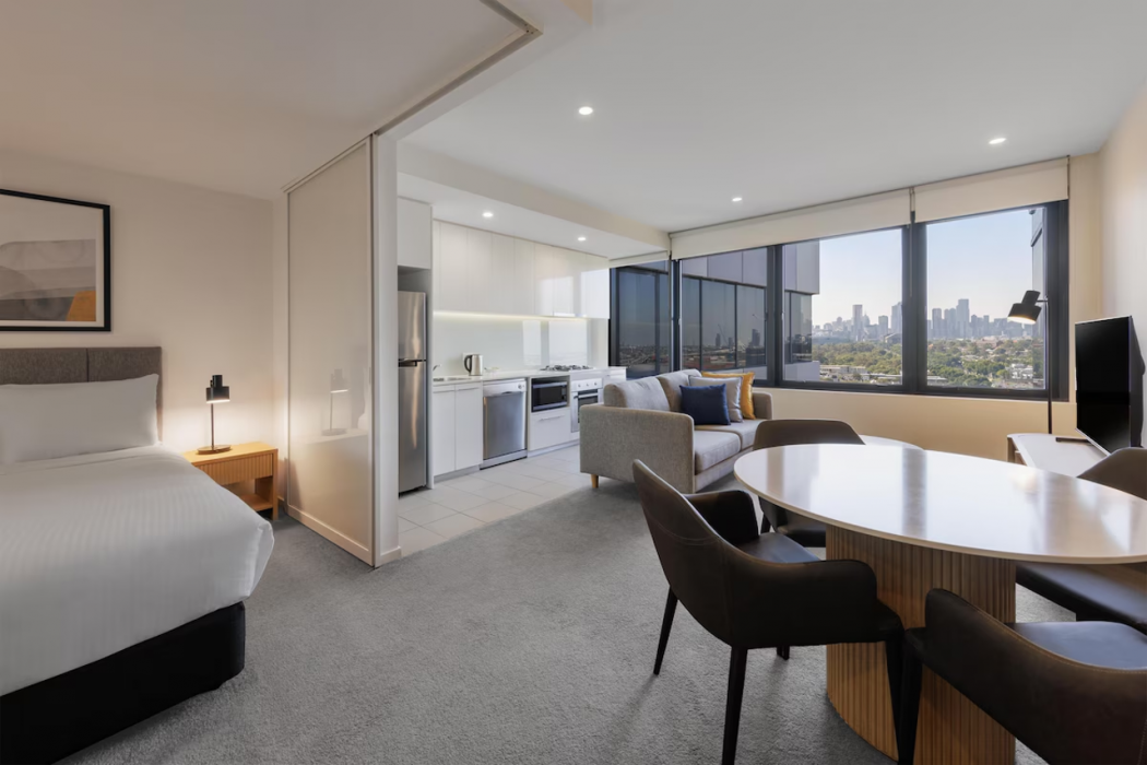 Room at Oaks Melbourne Flemington Suites, MELBOURNE