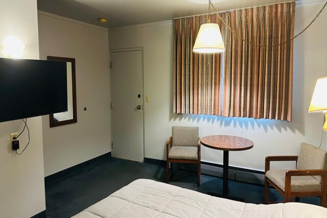 Capital O Swan Inn Comstock Park 8/57