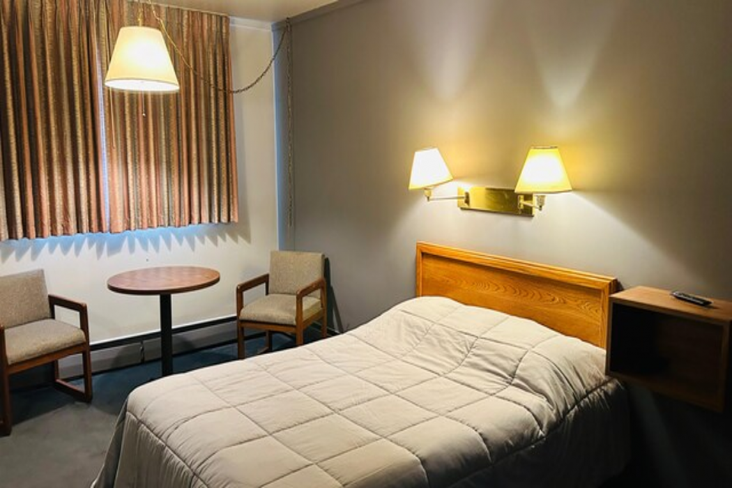 Capital O Swan Inn Comstock Park 11/57
