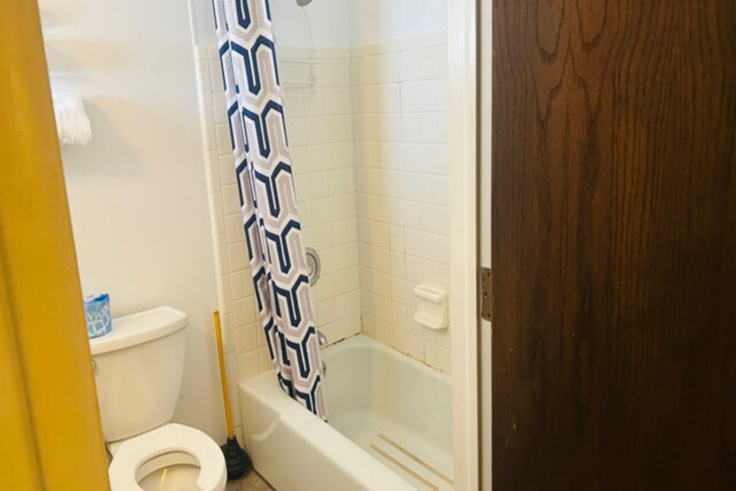 Capital O Swan Inn Comstock Park 13/57