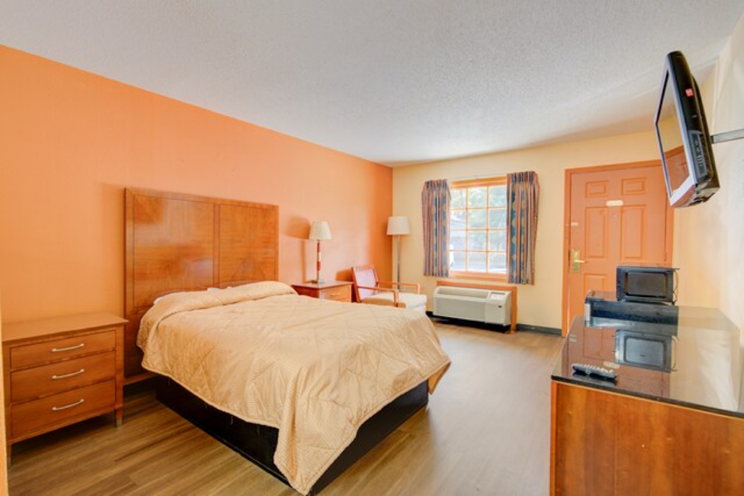 Hotel O Deluxe Inn Kingstree SC HWY 52 7/29