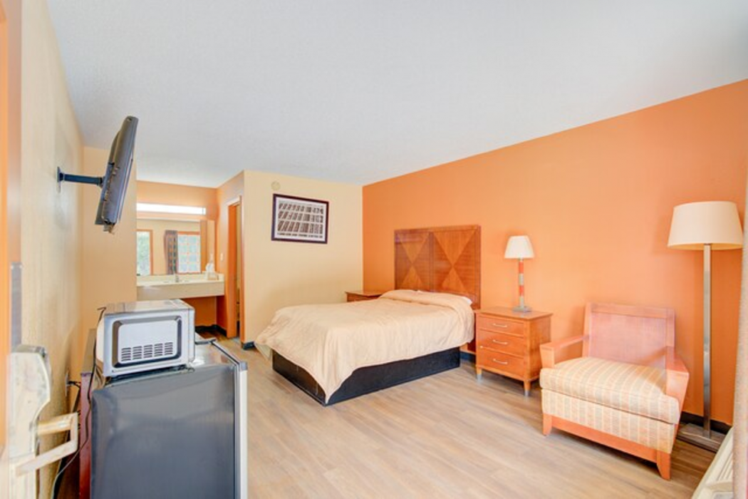 Room at Hotel O Deluxe Inn Kingstree SC HWY 52, Kingstree - SC
