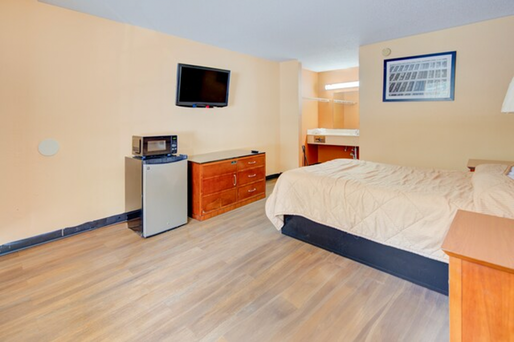 Room at Hotel O Deluxe Inn Kingstree SC HWY 52, Kingstree - SC