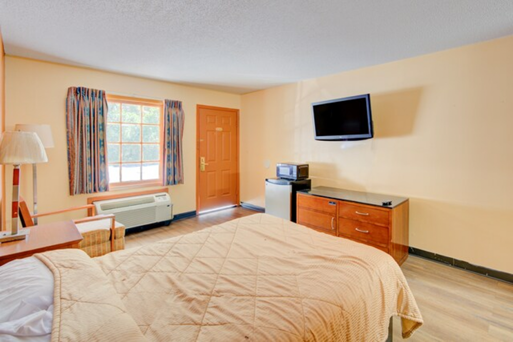 Hotel O Deluxe Inn Kingstree SC HWY 52 6/29