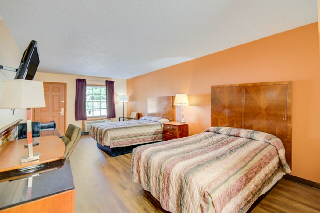 Hotel O Deluxe Inn Kingstree SC HWY 52 10/29