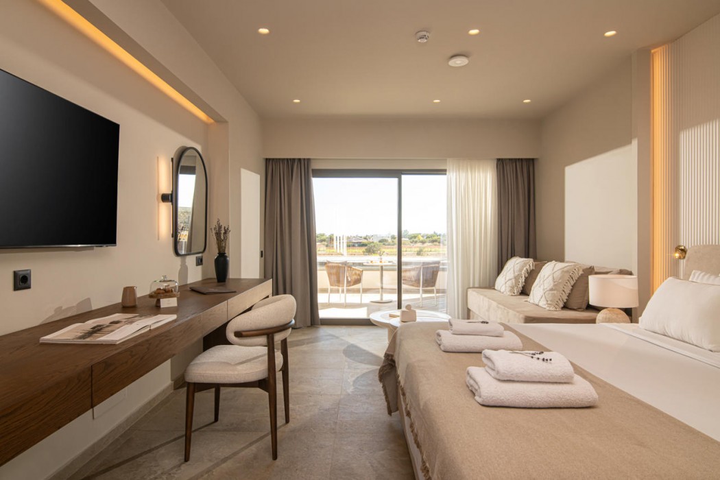 Adonis Apartments 47/114