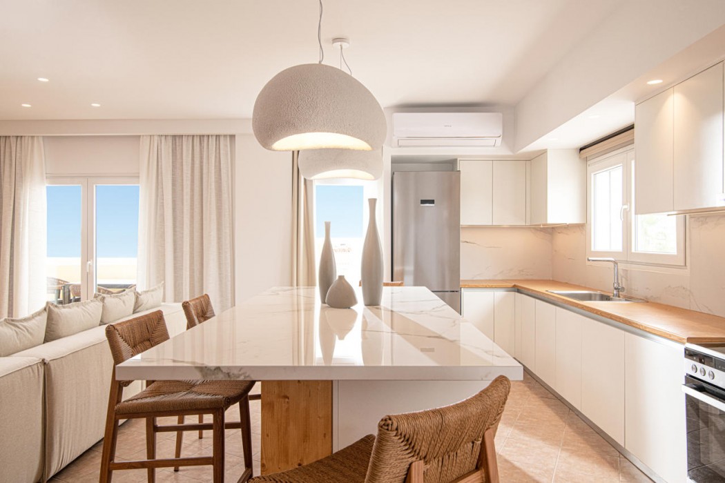 Adonis Apartments 36/114