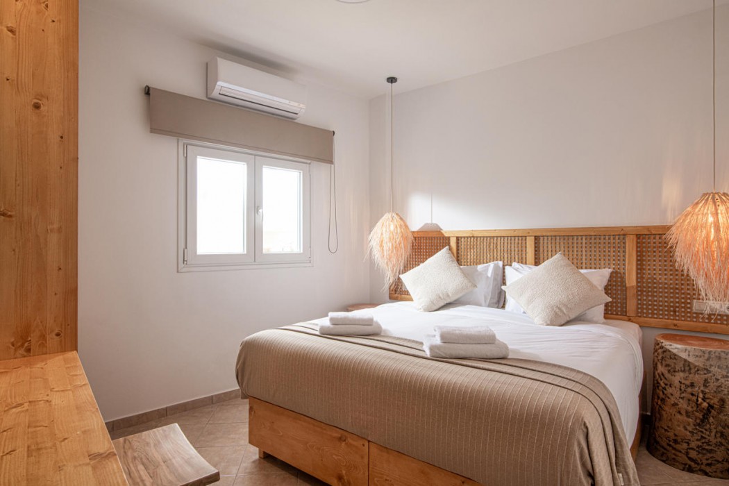 Adonis Apartments 28/114