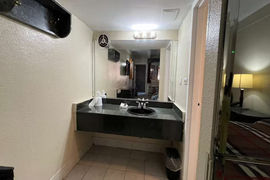 Saratoga Motel By Capital O Chicago Midway IL US 12 34/63