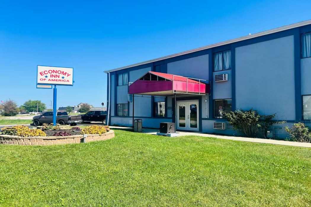 Economy Inn By Townhouse Merrillville US 30 image