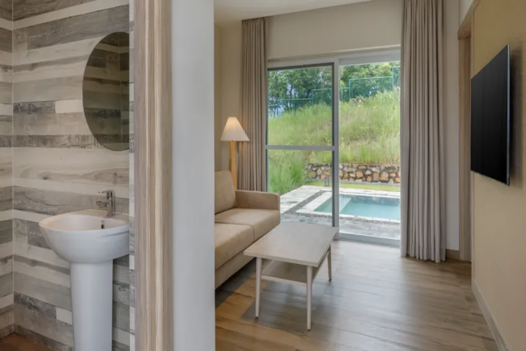 Himalayan Hideaway Resort Pokhara, The Centara Collection 9/62
